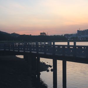 多想留在你身旁