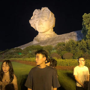 咬不动的猪肘子