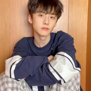 今天工地的钢筋格外的烫手