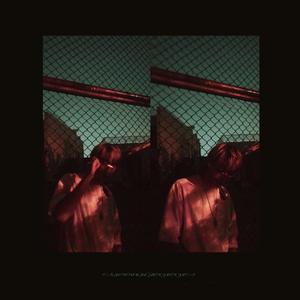 划 過 昨 晚 的 雨 夜