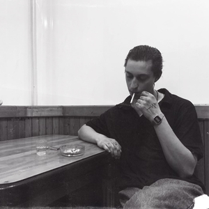 Притворяться