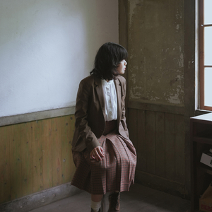 2025年1月26日午後4時部屋のカーテンを開ける