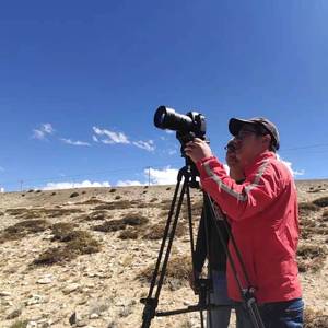 太阳当空映边关