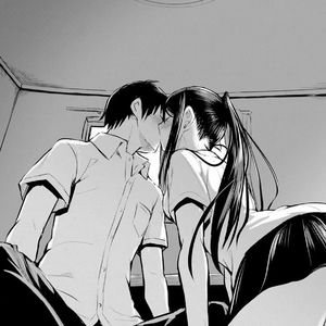 我举起一把烛火 她低下的头颅将火把深埋