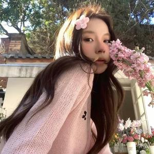 你在左边我紧靠右