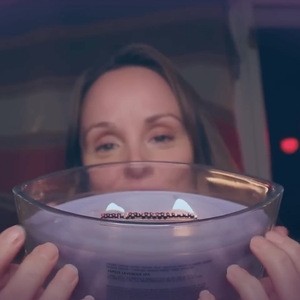 Knisternde WoodWick Kerze