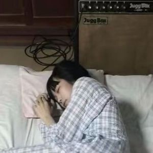 我們住在出租屋裏幻想著明天