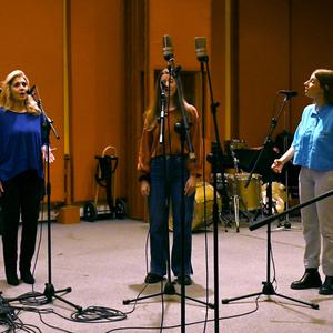 Αύρα Γλυκιά