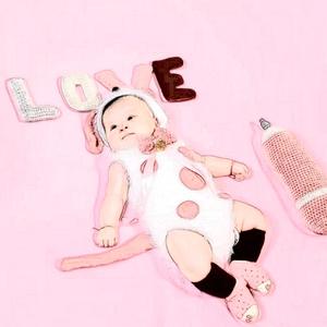 爸爸妈妈的小宝贝