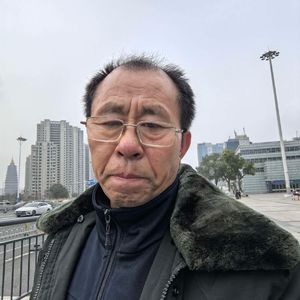 老藤椅上的月光