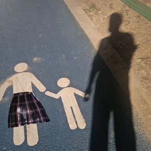 轻轻捧起那朵粉色云彩