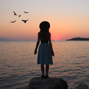 Noticing Wins (10 Minute Women's Walking Meditation)