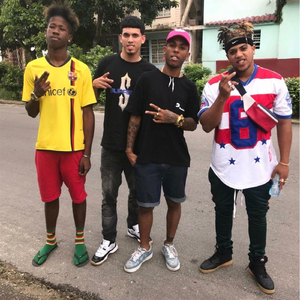 Muevete Paquete (feat. Popy)