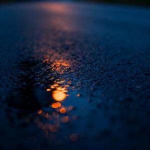 雨后街灯