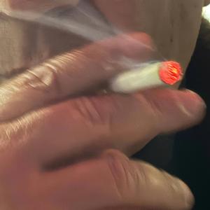 Δεν αγοράζομαι φθηνά (Ζωντανά στο Διόνυσος)