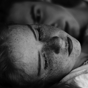 Au pied d'une bicoque peu séduisante