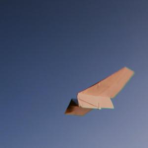 纸 飞 机