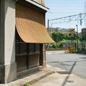 簾の向こう