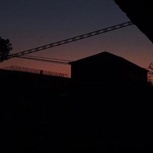 生活荒谬且奇妙，拾起你的热情