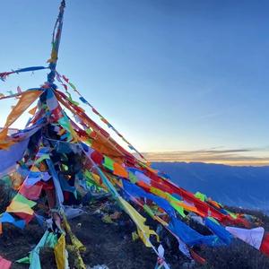 曲英措《首饰》