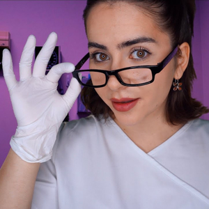 Auftragen eines beruhigenden Serums