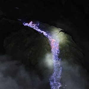 在人海里爱你，是最好的距离