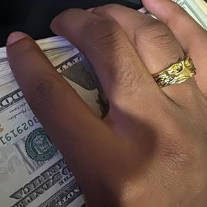 Buzzo Anthem (feat. Sav)