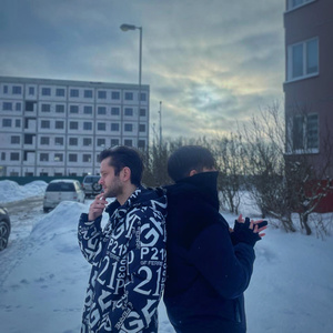 Бутафория (feat. Larinkenny)