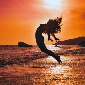 Sun Dance (feat. Issac Onanuga)