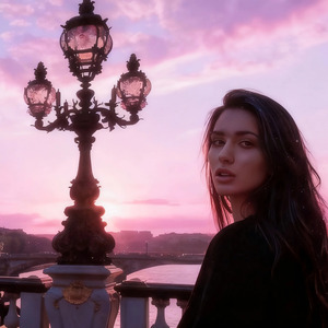 Au Coucher du Soleil, Elle Danse