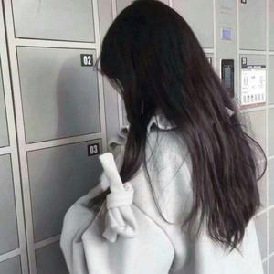 这只伶俐的棕色狐狸跳过一只懒惰的狗