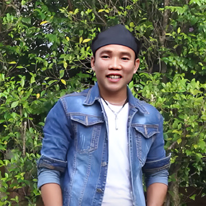 ອົກຫັກດີກວ່າຮັກບໍ່ເປັນ (อกหักดีกว่ารักบ่อเป็น)