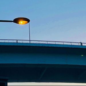 这城市灯火太寂寞