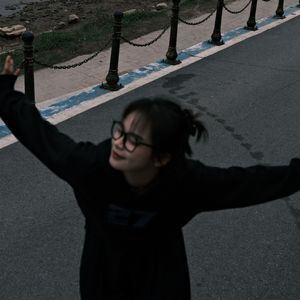 太阳就在寂静的月亮之后出现