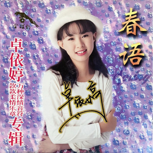 白沙滩上的脚印