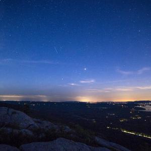 请听最新专辑伴奏