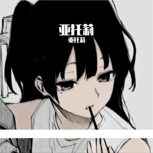 夕阳下树洞旁的松果盛宴