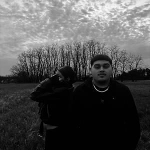 SLEDUJ MA (feat. Dani)