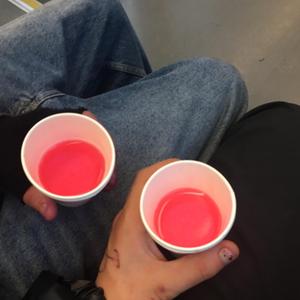 bebida rosa seu féla da puta