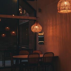 雨后街道的轻快