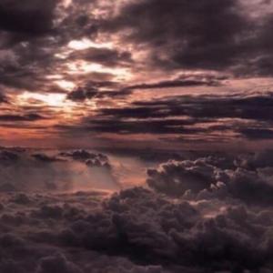 Bulutlardan Aşağı