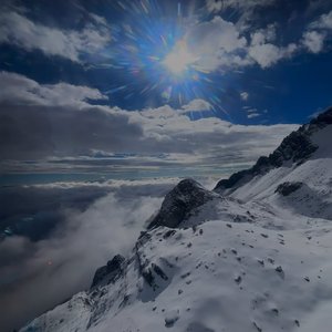 难见丘山，便不逢冬