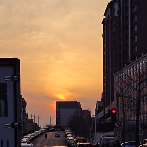 战火废墟中的希望曙光