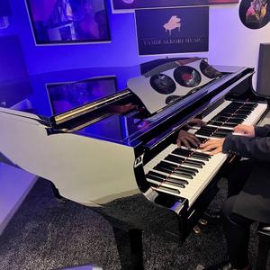 יוסף דוד בביצוע לשיר אשריך של אבי אילסון