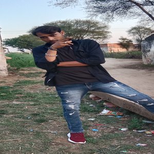 मिलने कब आएगी जान अकेला सोता हूं