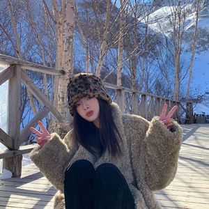 有个傻瓜在想你