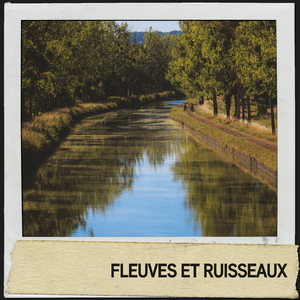 Fermez les éclaboussures de la rivière
