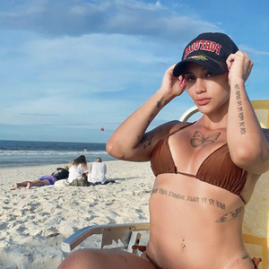 CABELINHO NA RÉGUA A AZZY TE MACETA