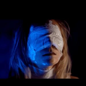 PĘKNIĘTE ZWIERCIADŁO