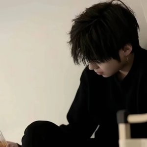 再靠近也像隔着千里